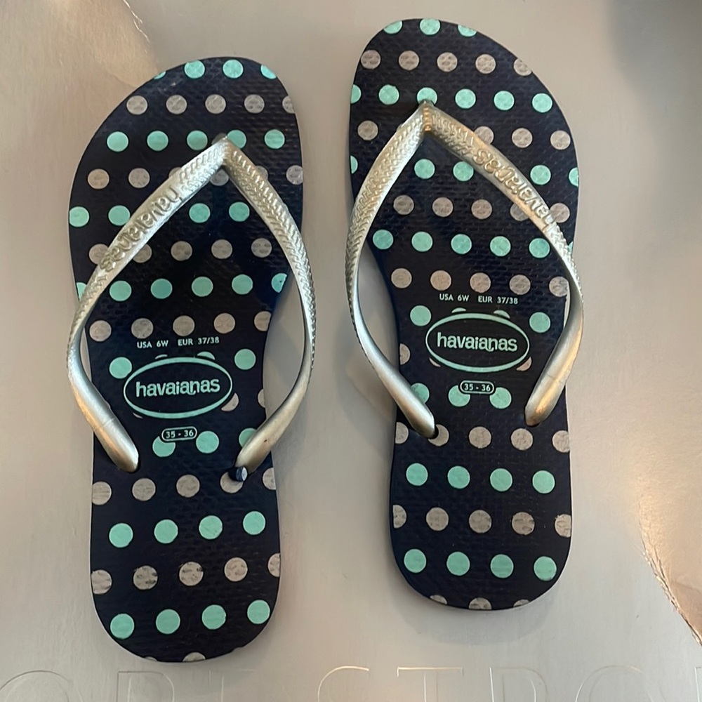 Like-New Havaianas Flip Flops